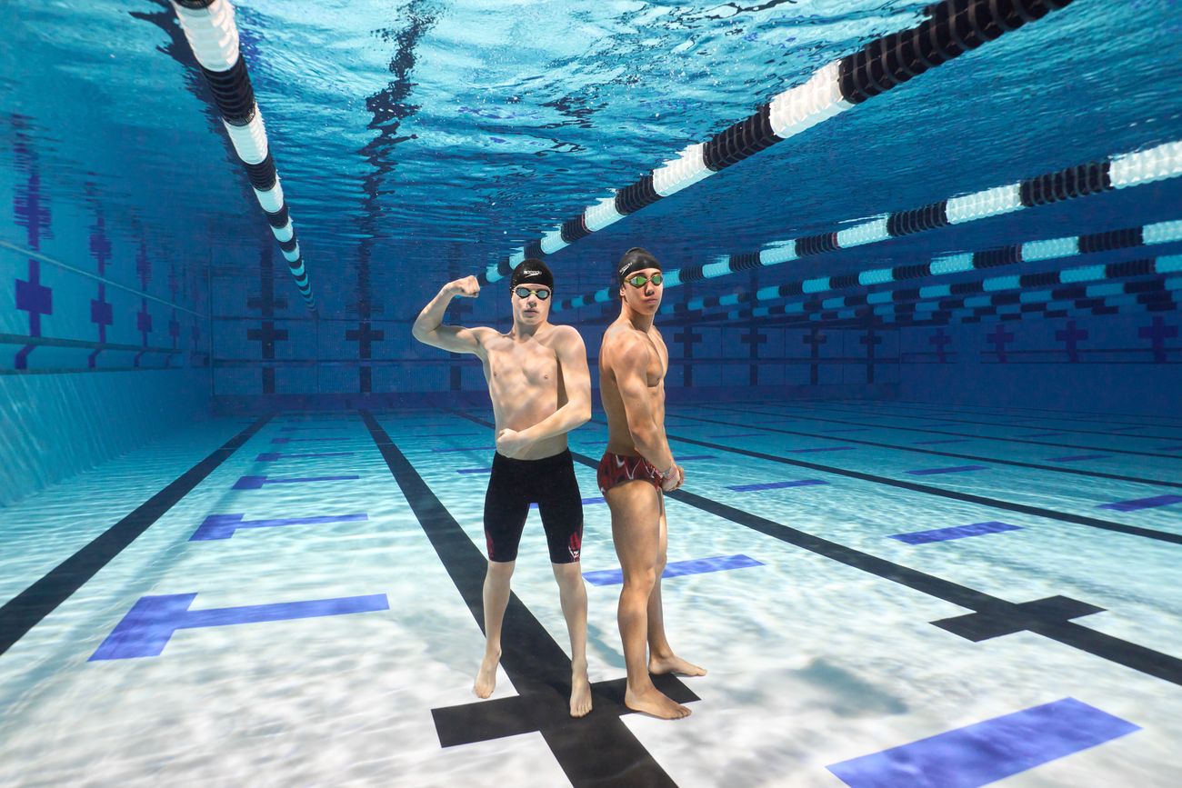 Swim campaign: two athletes on the deck of a competition pool